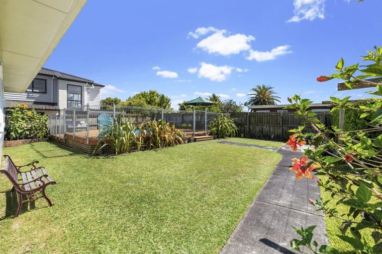 Photo of property in 23 Ellesmere Crescent, Pakuranga Heights, Auckland, 2010