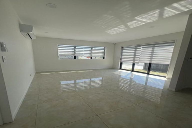 Photo of property in 28a Tiraumea Drive, Pakuranga, Auckland, 2010