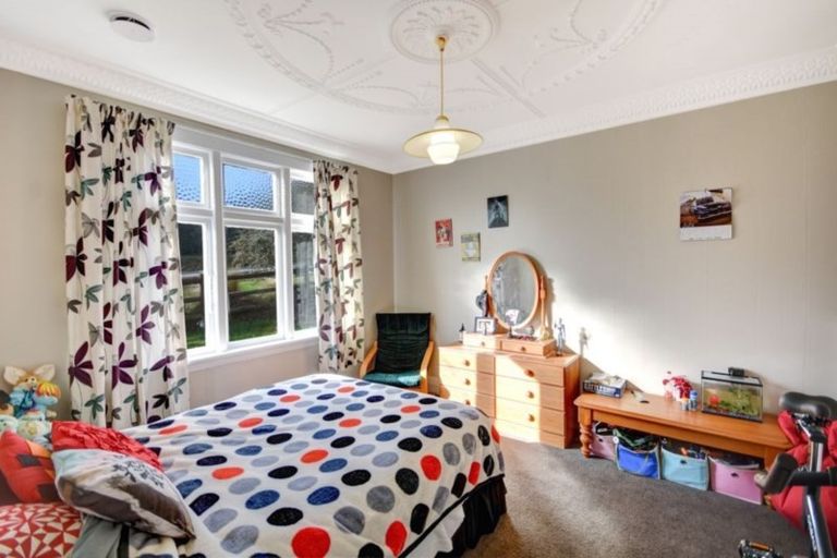 Photo of property in 10 Chatham Street, Waihola, Milton, 9073