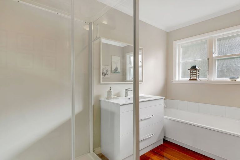 Photo of property in 46 Kiwi Crescent, Tawa, Wellington, 5028