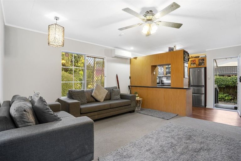 Photo of property in 47 Harmel Road, Glendene, Auckland, 0602