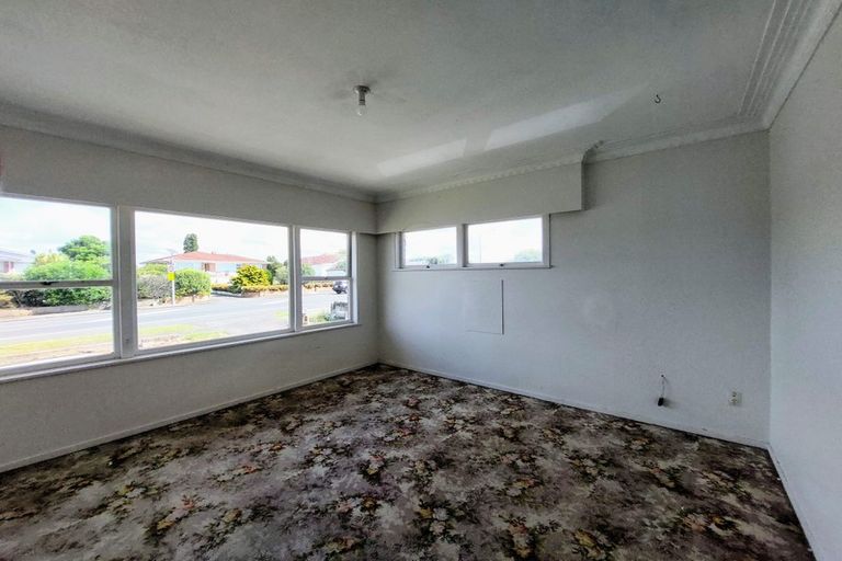 Photo of property in 187 Te Atatu Road, Te Atatu South, Auckland, 0610