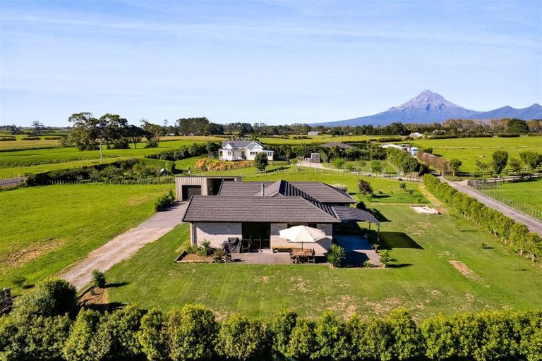 Photo of property in 1108e Egmont Road, Egmont Village, New Plymouth, 4372