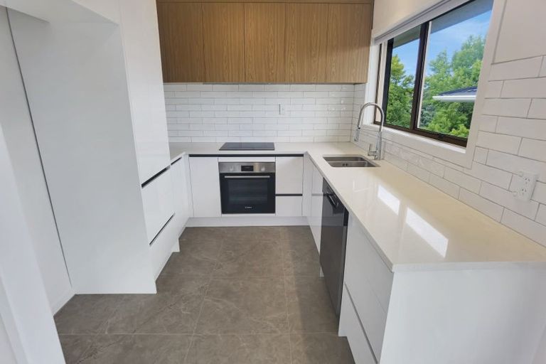 Photo of property in 2/27 Waitemata Road, Hauraki, Auckland, 0622