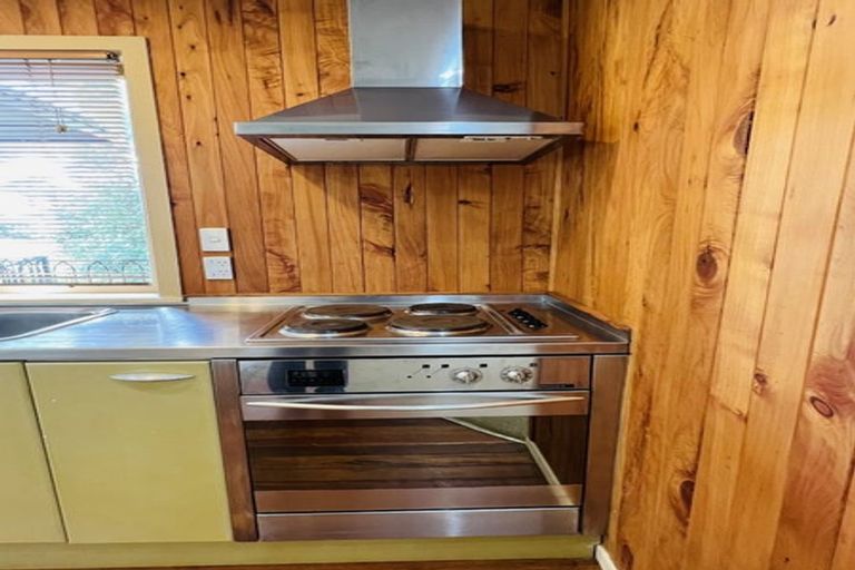 Photo of property in 14 Avonleigh Road, Green Bay, Auckland, 0604