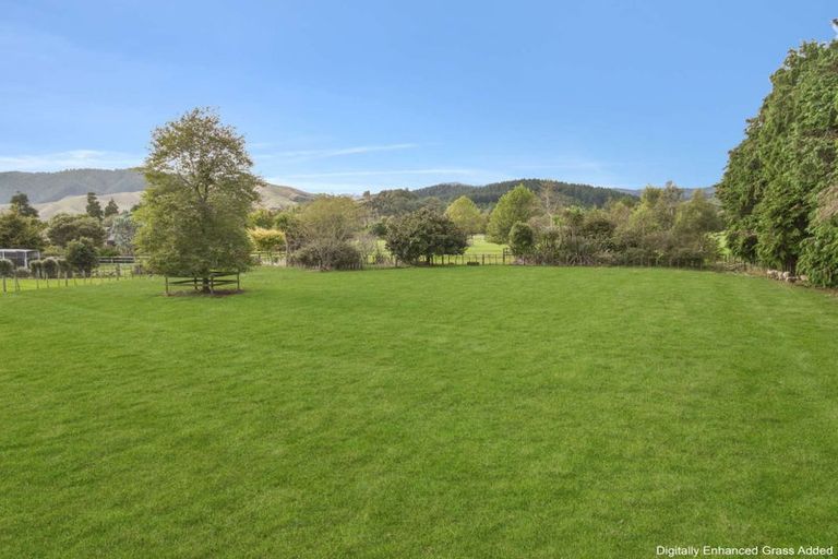 Photo of property in 424b Tararua Road, Levin, 5571