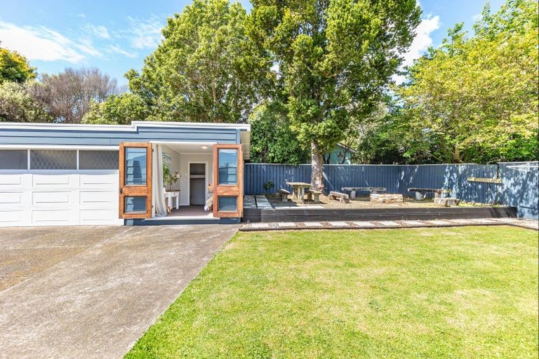 Photo of property in 35 Chester Street, Levin, 5510