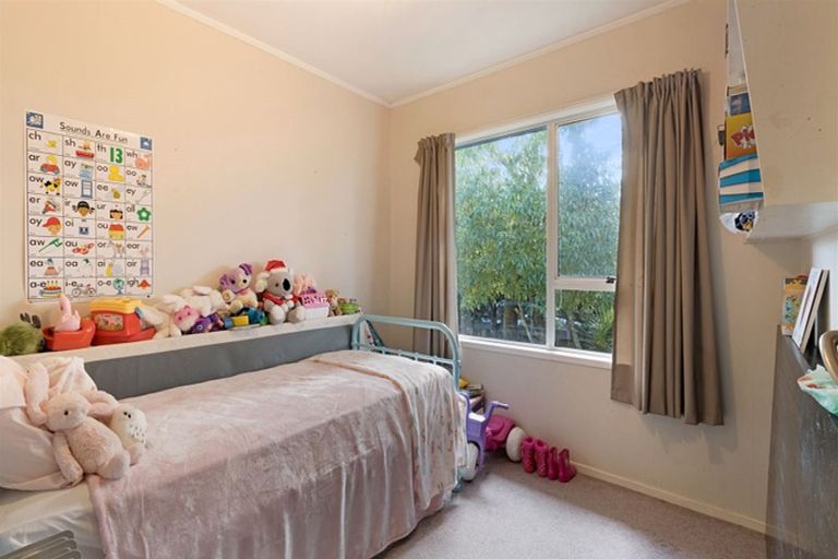 Photo of property in 28 Glynnbrooke Street, Te Atatu South, Auckland, 0610