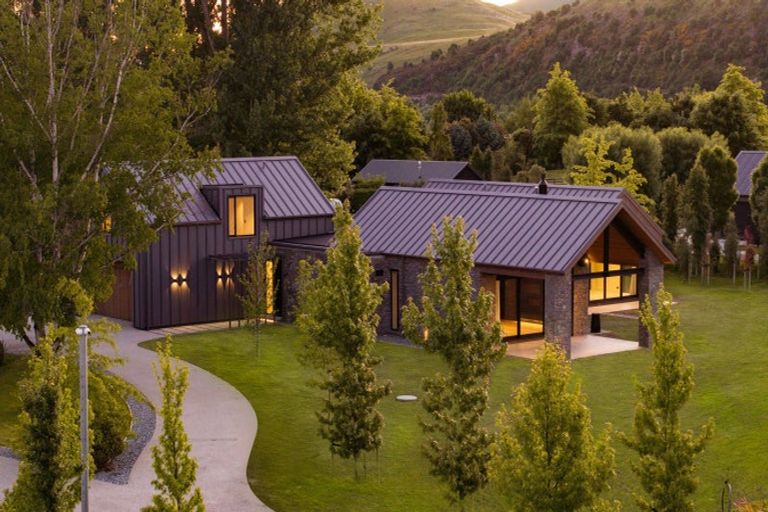 Photo of property in 33 Central Park Avenue, Lake Hayes, Queenstown, 9371