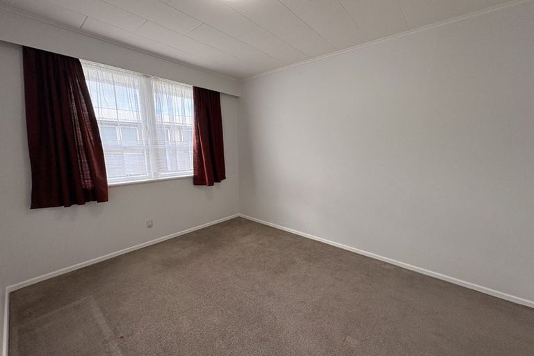 Photo of property in 28 Oregon Drive, Maoribank, Upper Hutt, 5018