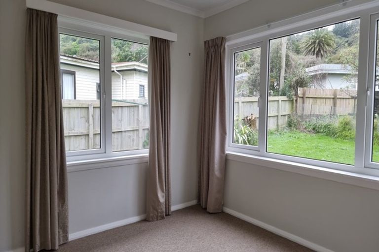 Photo of property in 66 Airlie Road, Plimmerton, Porirua, 5026