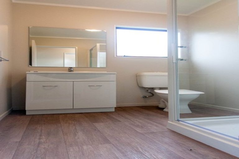 Photo of property in 2 Emmadale Lane, Hamilton East, Hamilton, 3216