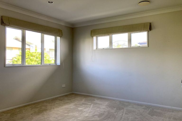 Photo of property in 16 Midhurst Avenue, Henderson, Auckland, 0612