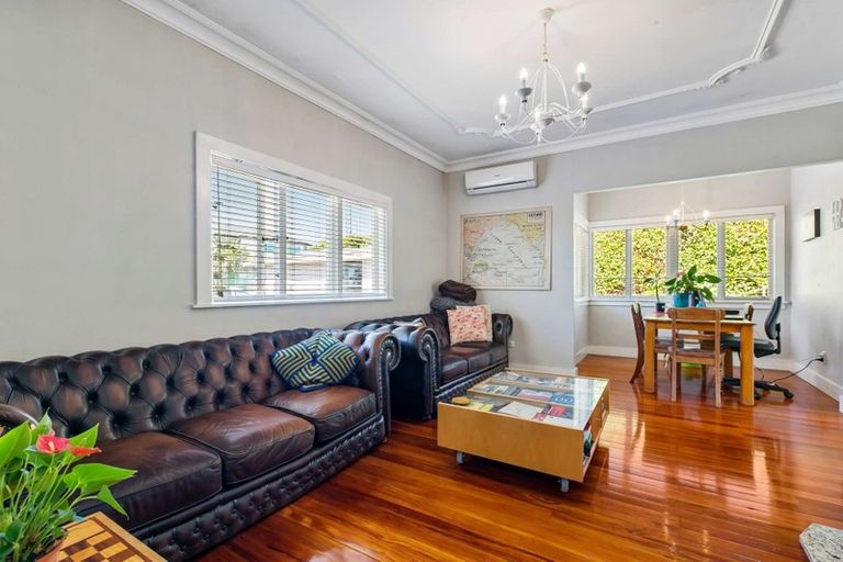 Photo of property in 1a Sherwood Avenue, Te Atatu South, Auckland, 0610