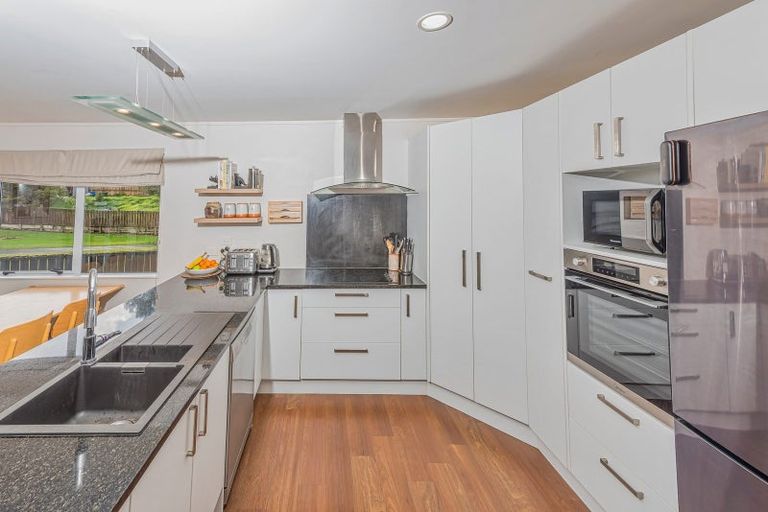 Photo of property in 2/26 Midgley Road, West Harbour, Auckland, 0618