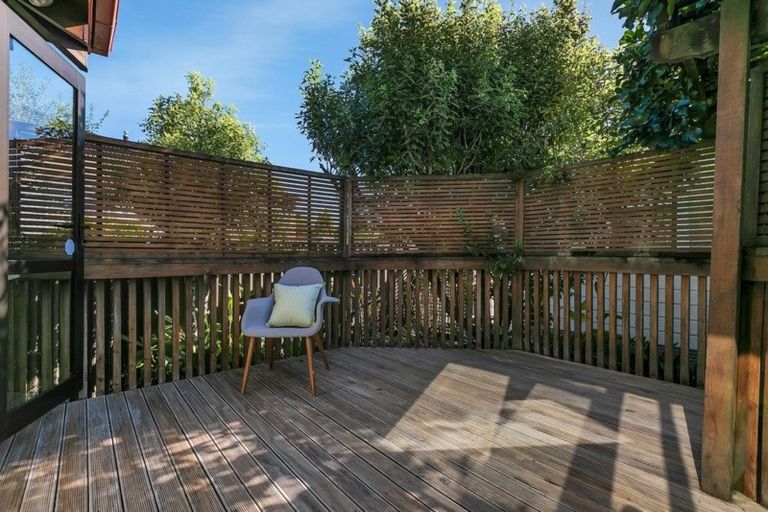 Photo of property in 1/70 Ocean View Road, Northcote, Auckland, 0627