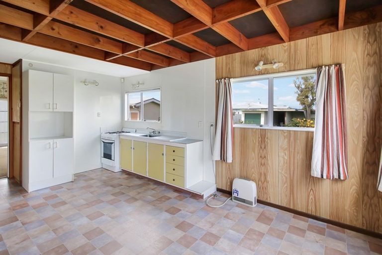 Photo of property in 8 Shortt Street, Foxton Beach, Foxton, 4815