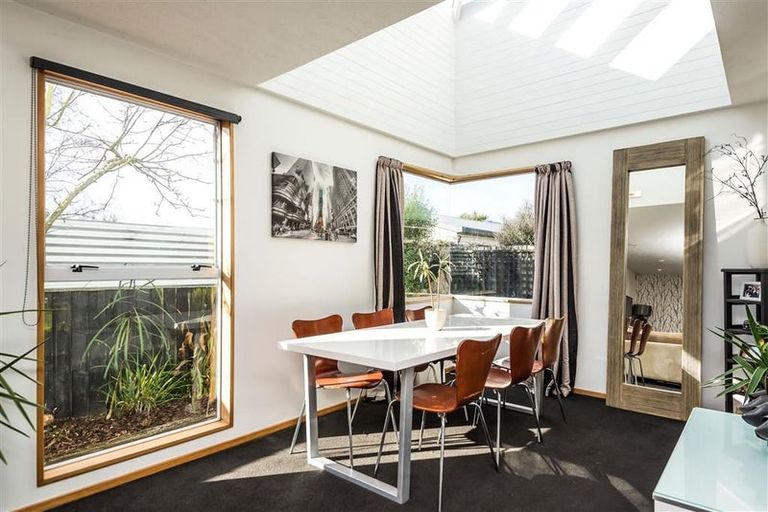 Photo of property in 1a Dulles Place, Papanui, Christchurch, 8053