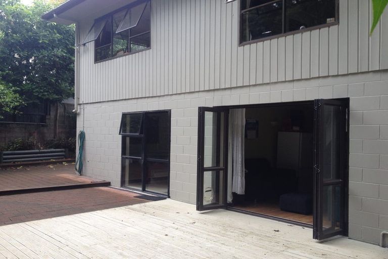 Photo of property in 6 Deodar Place, Totara Heights, Auckland, 2105