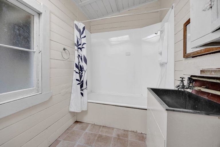 Photo of property in 15 Cornwall Street, Eltham, 4322