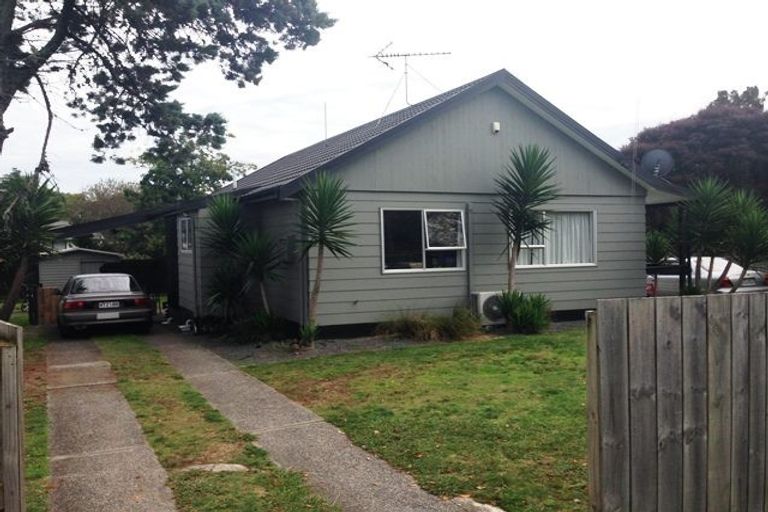 Photo of property in 111 Oakfield Crescent, Pukete, Hamilton, 3200