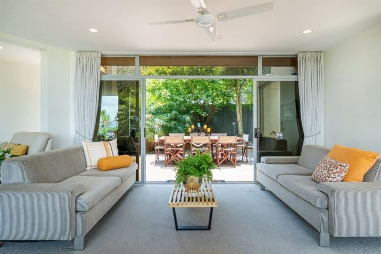 Photo of property in 65a Exmouth Road, Northcote, Auckland, 0627