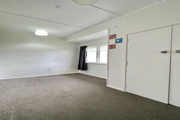 Photo of property in 21 Totara Park Road, Clouston Park, Upper Hutt, 5018