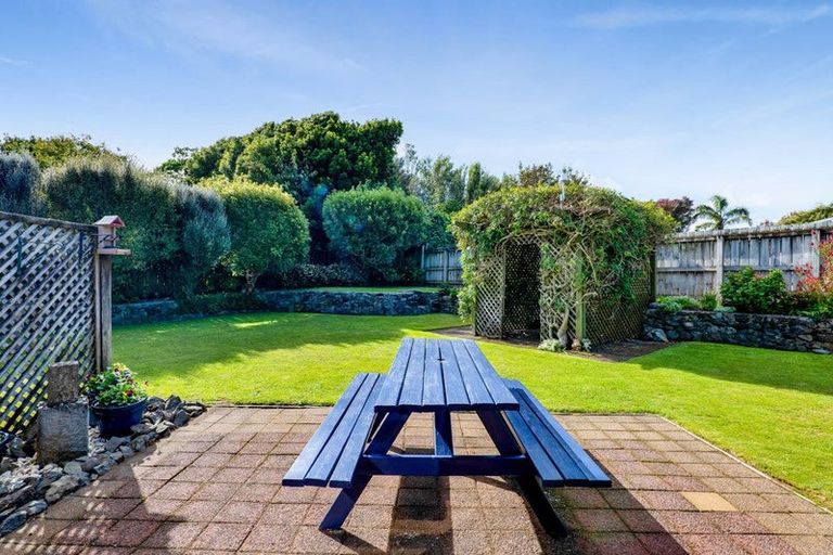 Photo of property in 2 Bronte Place, Whalers Gate, New Plymouth, 4310