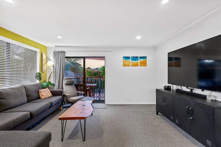 Photo of property in 2/239 Waitemata Drive, Ranui, Auckland, 0612