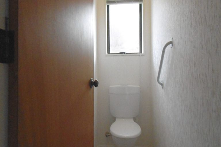 Photo of property in 1/149 West Harbour Drive, West Harbour, Auckland, 0618