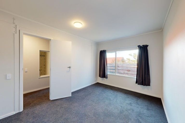 Photo of property in 21 Akaroa Drive, Maupuia, Wellington, 6022