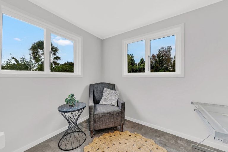 Photo of property in 180a Old Titirangi Road, New Lynn, Auckland, 0600