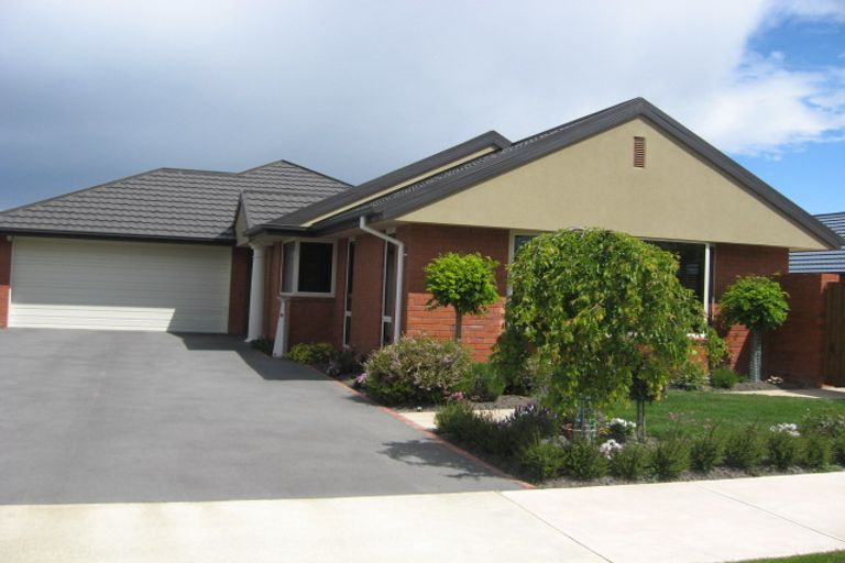 Photo of property in 38 Crombie Green, Northwood, Christchurch, 8051