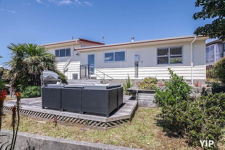Photo of property in 43 Carluke Street, Paparangi, Wellington, 6037