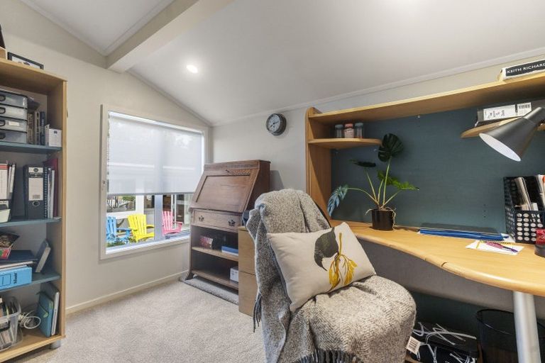 Photo of property in 28 Himalaya Drive, Half Moon Bay, Auckland, 2012