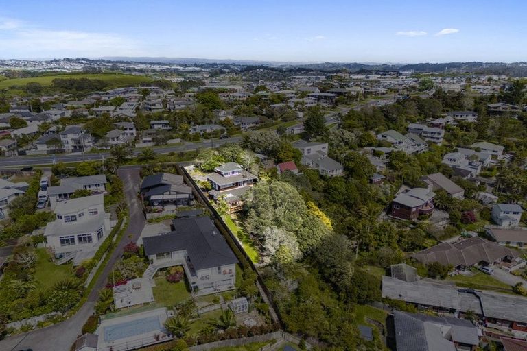 Photo of property in 603 East Coast Road, Browns Bay, Auckland, 0632