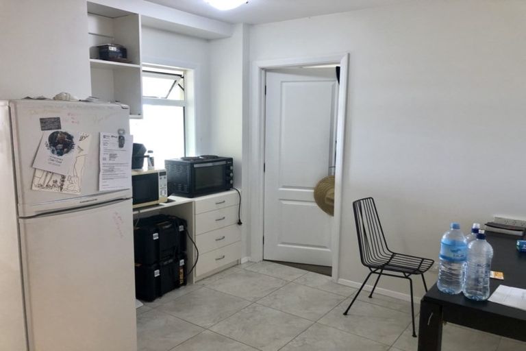 Photo of property in 32 Arama Avenue, Titirangi, Auckland, 0604