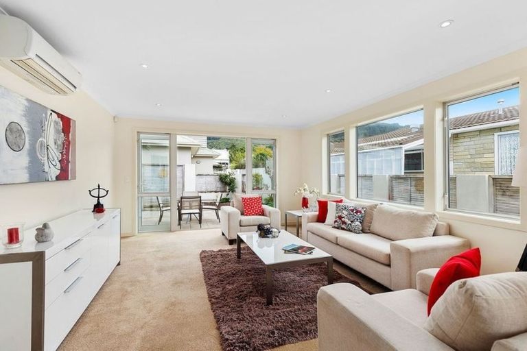 Photo of property in 53 Oxford Street, Tawa, Wellington, 5028