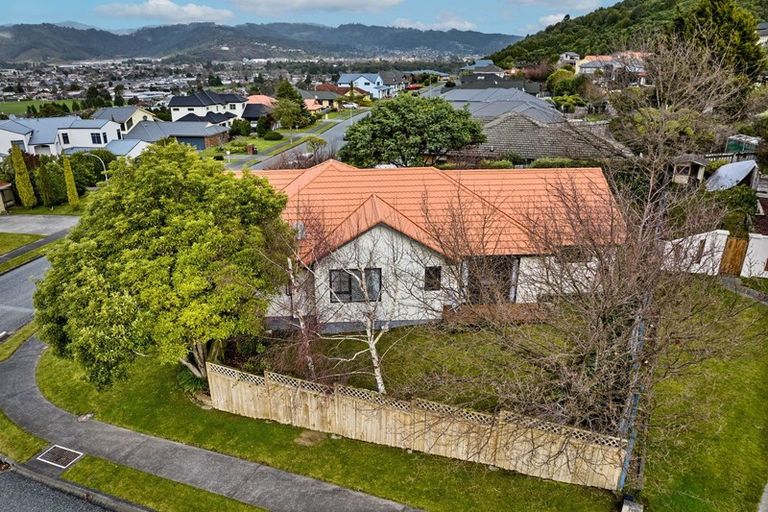 Photo of property in 2 Birkinshaw Grove, Riverstone Terraces, Upper Hutt, 5018