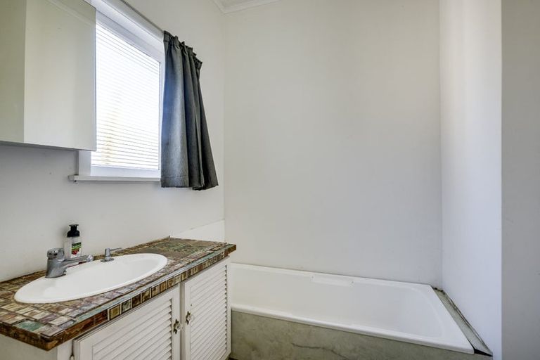 Photo of property in 79 Barker Road, Marewa, Napier, 4110