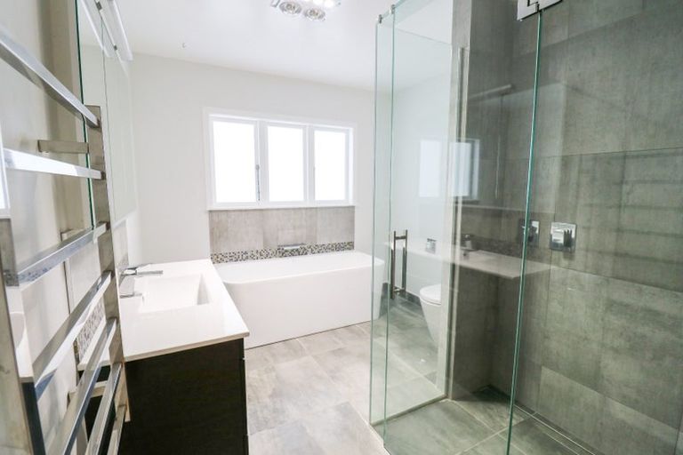 Photo of property in 143 Ruamahanga Crescent, Terrace End, Palmerston North, 4410