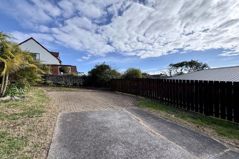 Photo of property in 2/7 Tromie Place, Highland Park, Auckland, 2010