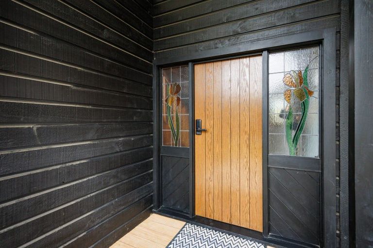 Photo of property in 11 Hillgrove Place, Fitzherbert, Palmerston North, 4410