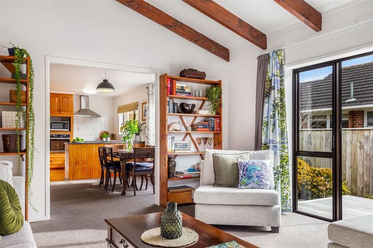 Photo of property in 1/10 Hillcrest Avenue, Hillcrest, Auckland, 0627