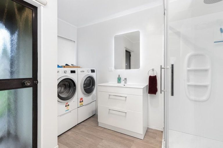 Photo of property in 2b Edgewater Parade, Waiuku, 2123