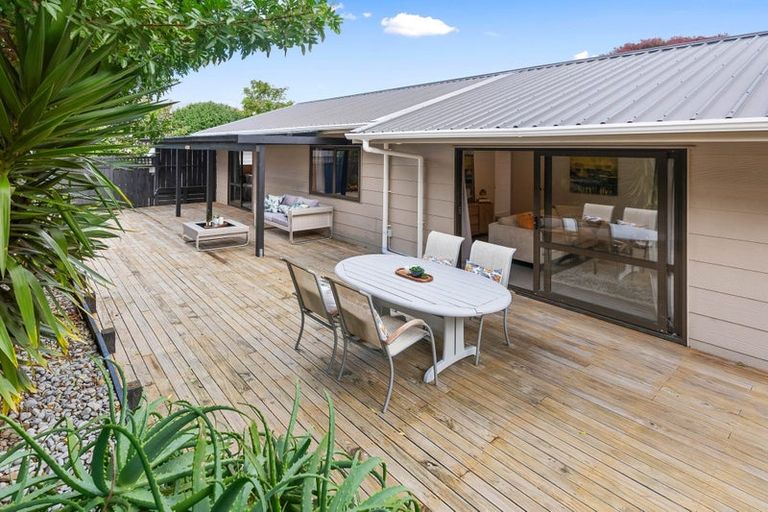 Photo of property in 2 Gosford Drive, Botany Downs, Auckland, 2010