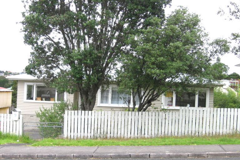 Photo of property in 9 Fordham Street, Beach Haven, Auckland, 0626
