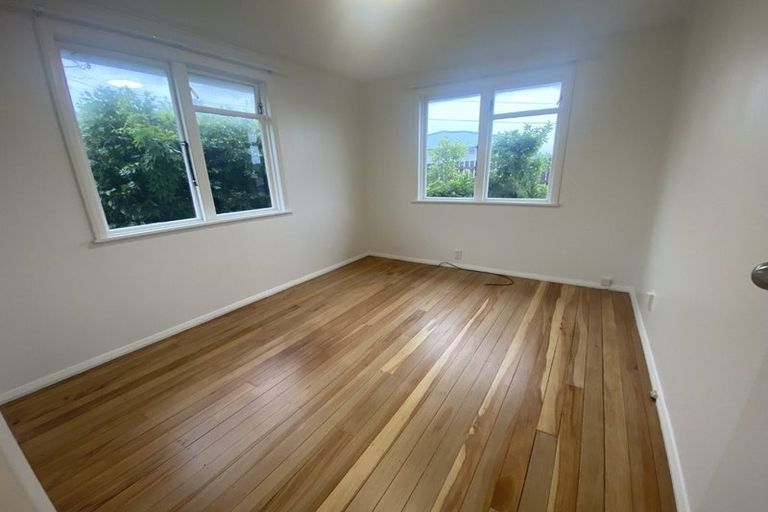 Photo of property in 3 Endeavour Street, Marfell, New Plymouth, 4310