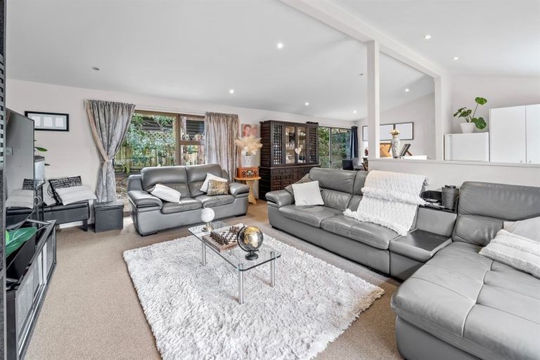 Photo of property in 52a D'oyly Drive, Stanmore Bay, Whangaparaoa, 0932