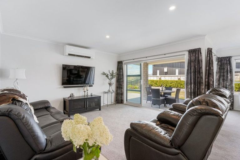 Photo of property in 17 Manatu Close, Whangamata, 3691
